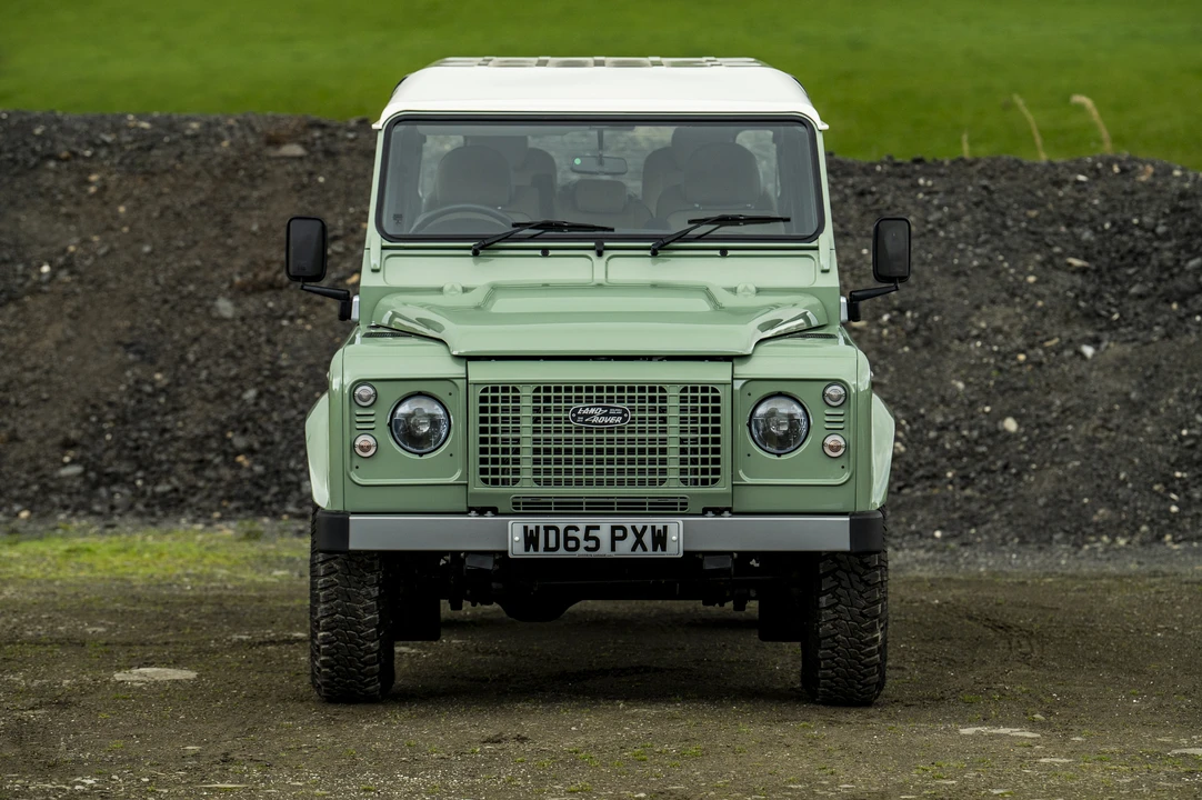 2016 Land Rover Defender 110 - Image 22 of 31
