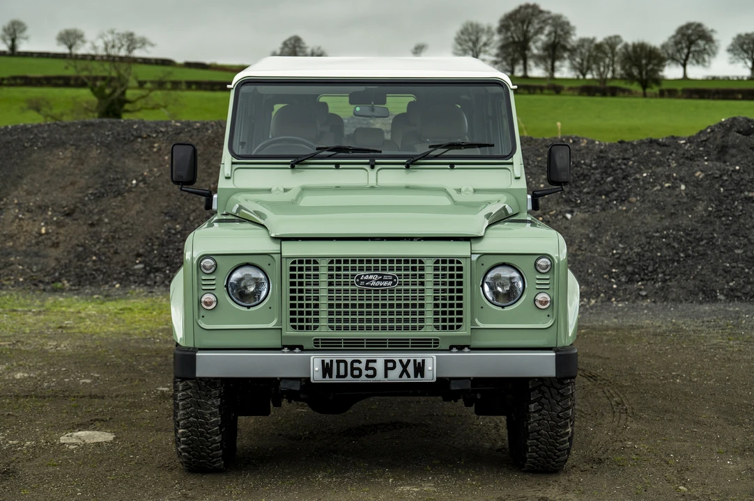 2016 Land Rover Defender 110 - Image 24 of 31