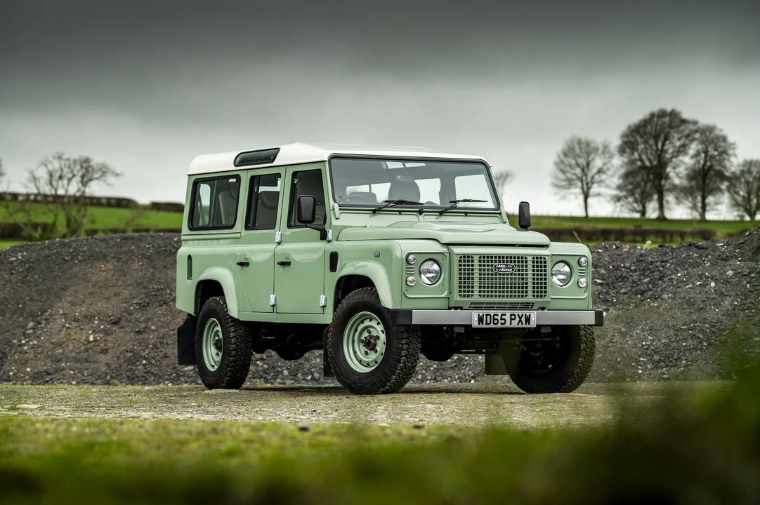 2016 Land Rover Defender 110 - Image 25 of 31