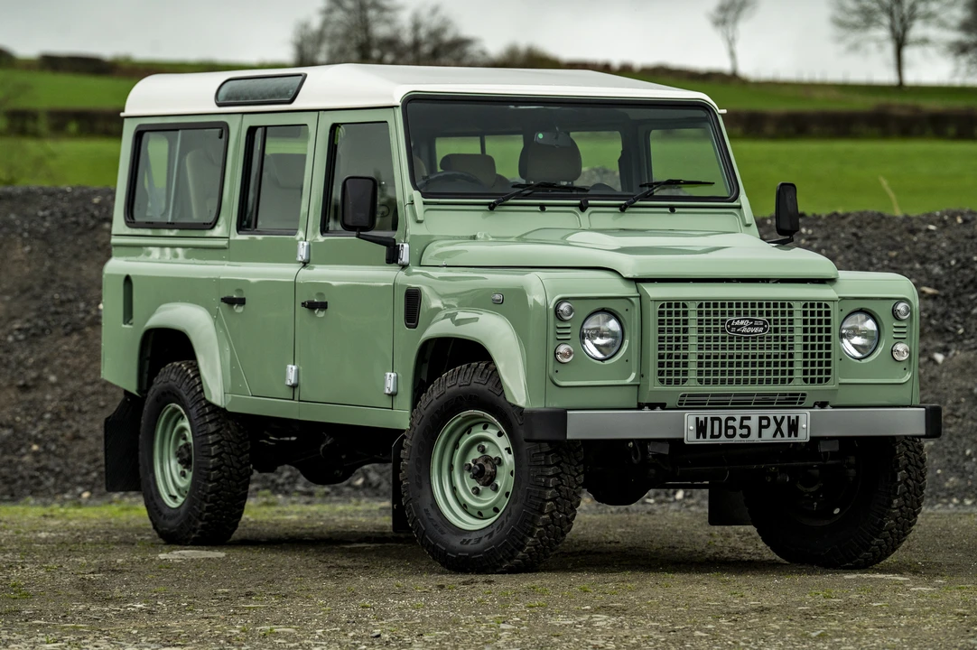 2016 Land Rover Defender 110 - Image 3 of 31