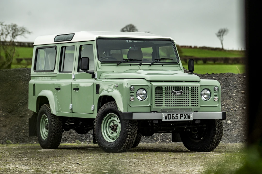 2016 Land Rover Defender 110 - Image 27 of 31
