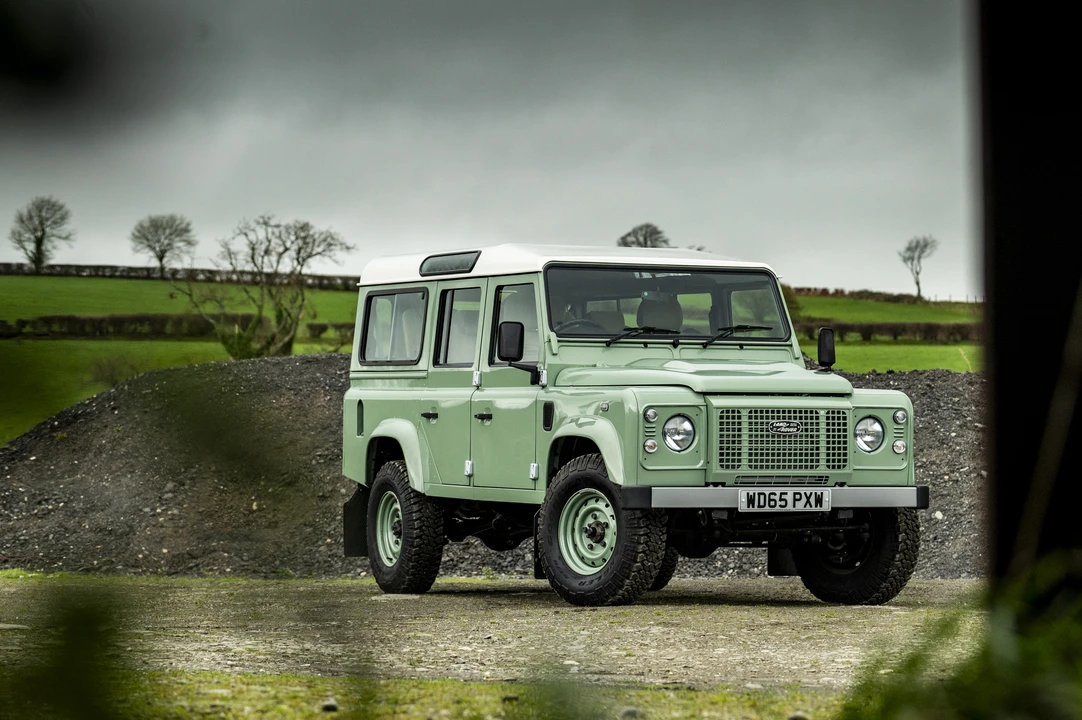 2016 Land Rover Defender 110 - Image 28 of 31