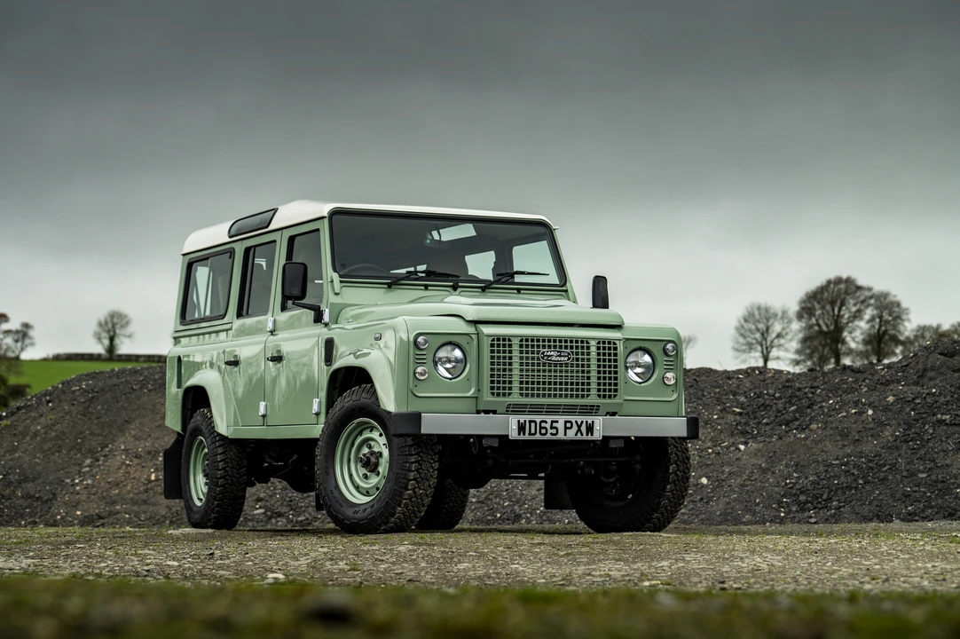 2016 Land Rover Defender 110 - Image 29 of 31