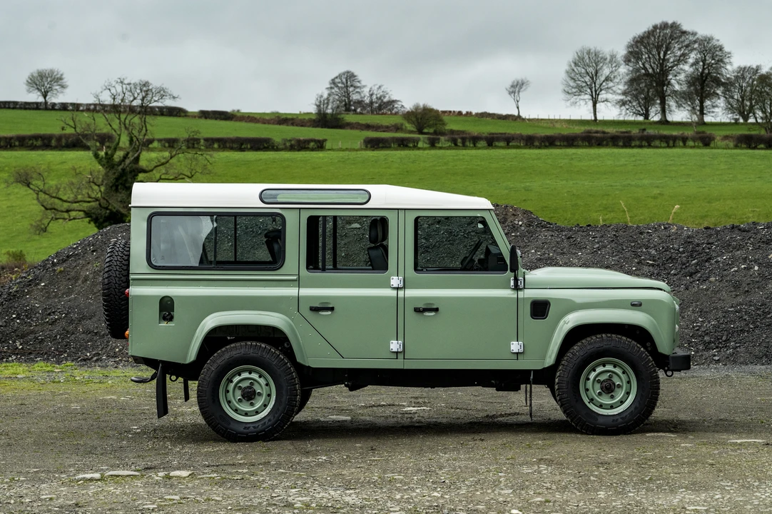 2016 Land Rover Defender 110 - Image 31 of 31