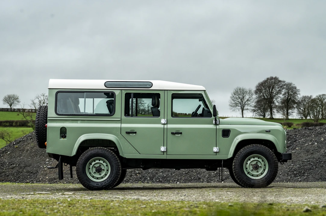 2016 Land Rover Defender 110 - Image 4 of 31