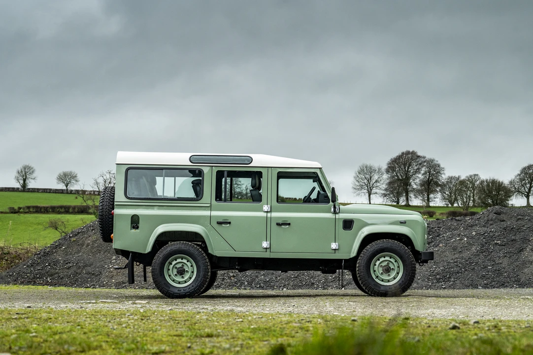 2016 Land Rover Defender 110 - Image 12 of 31