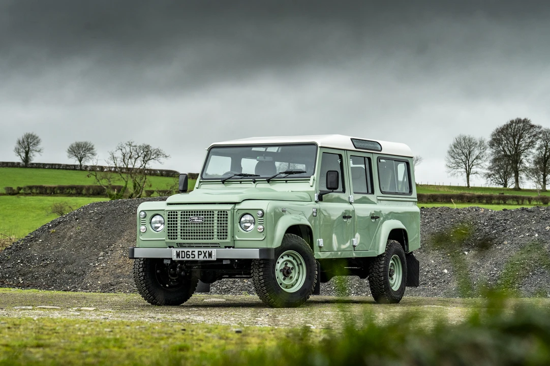2016 Land Rover Defender 110 - Image 9 of 31