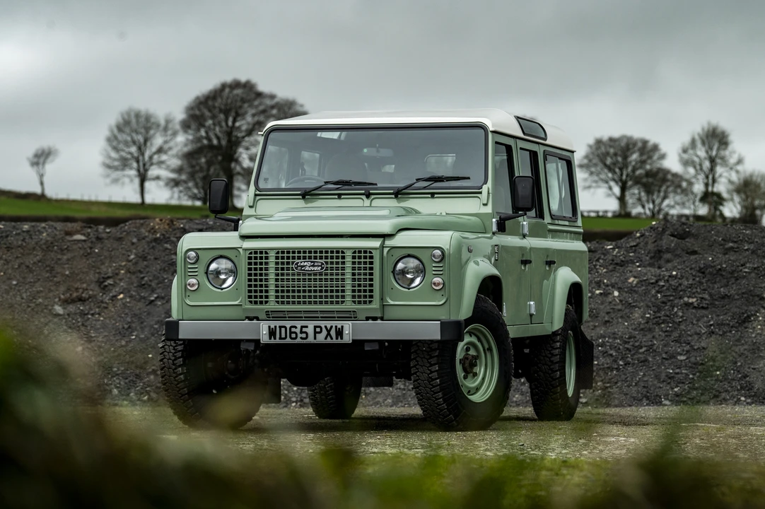 2016 Land Rover Defender 110 - Image 17 of 31