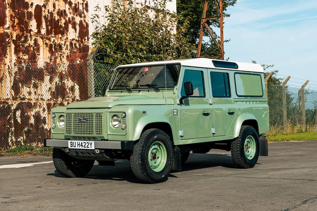 2016 Land Rover Defender 110 - Image 2 of 31