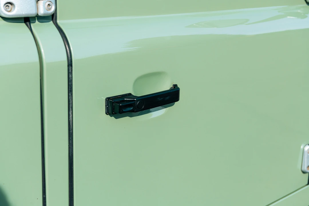 2016 Land Rover Defender 110 - Image 23 of 31
