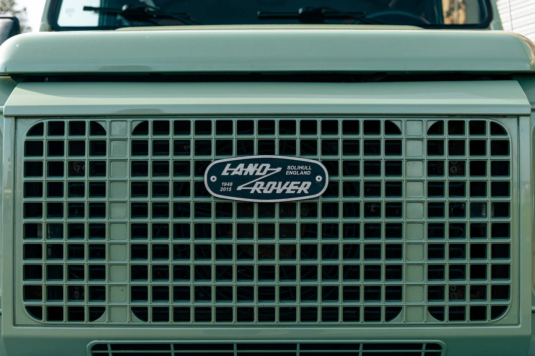 2016 Land Rover Defender 110 - Image 15 of 31