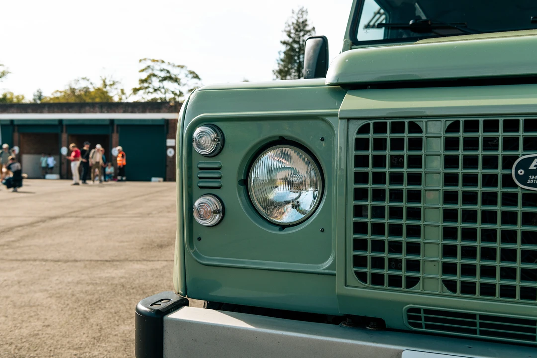 2016 Land Rover Defender 110 - Image 16 of 31
