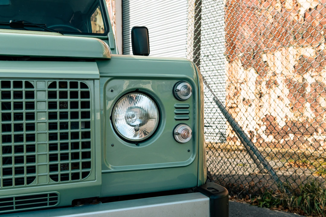 2016 Land Rover Defender 110 - Image 17 of 31