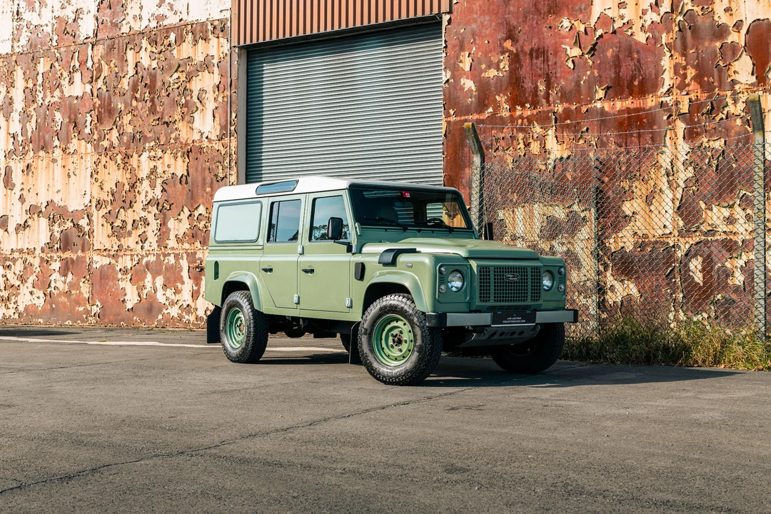 2016 Land Rover Defender 110 - Image 10 of 31
