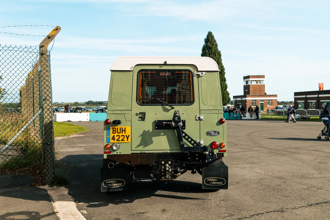 2016 Land Rover Defender 110 - Image 7 of 31