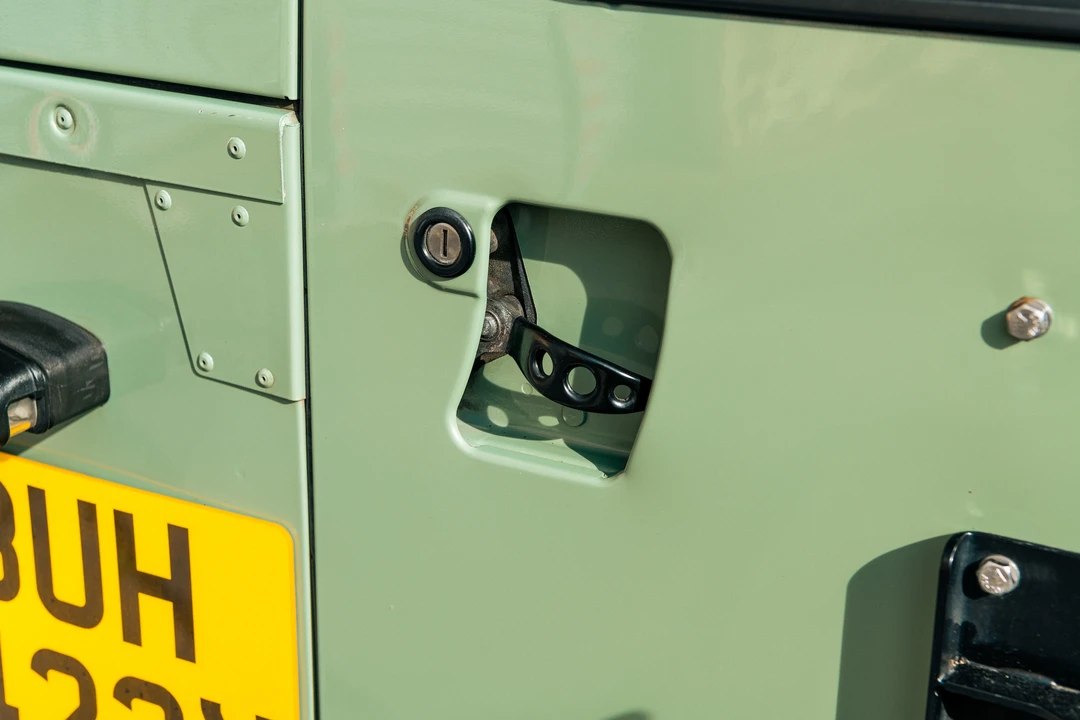 2016 Land Rover Defender 110 - Image 25 of 31