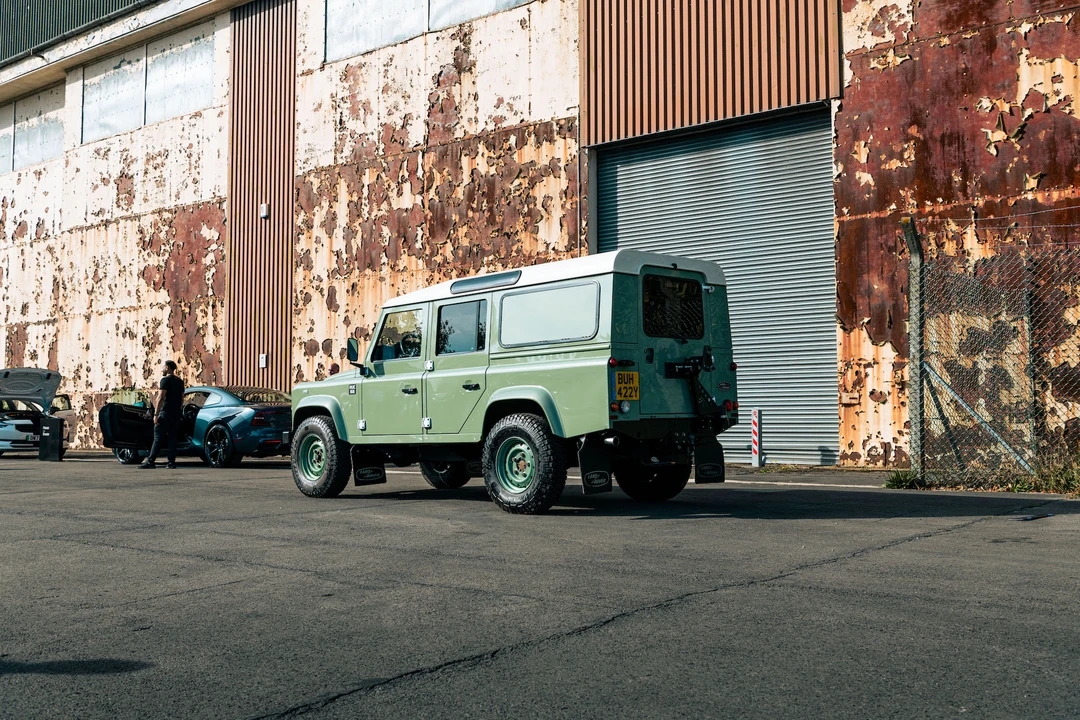 2016 Land Rover Defender 110 - Image 5 of 31
