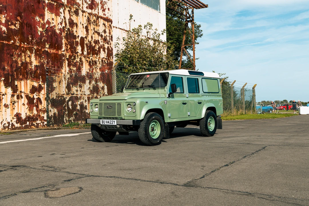2016 Land Rover Defender 110 - Image 4 of 31
