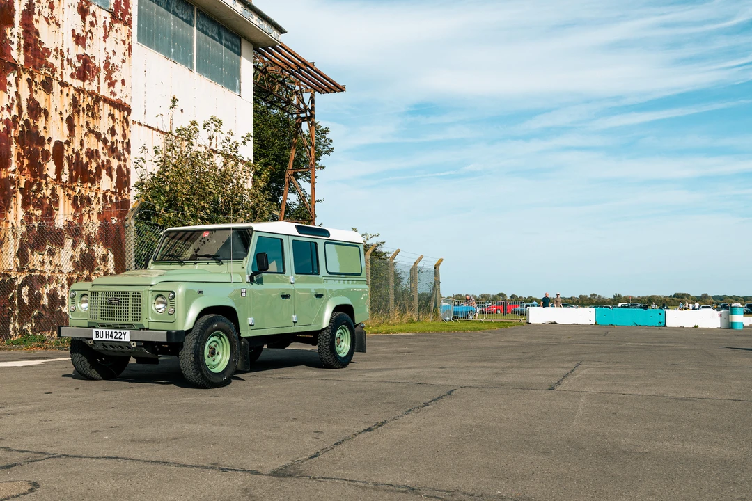 2016 Land Rover Defender 110 - Image 11 of 31