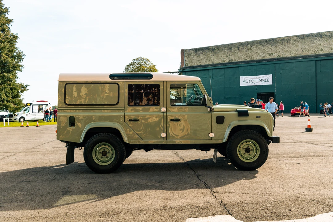 2016 Land Rover Defender 110 - Image 9 of 31