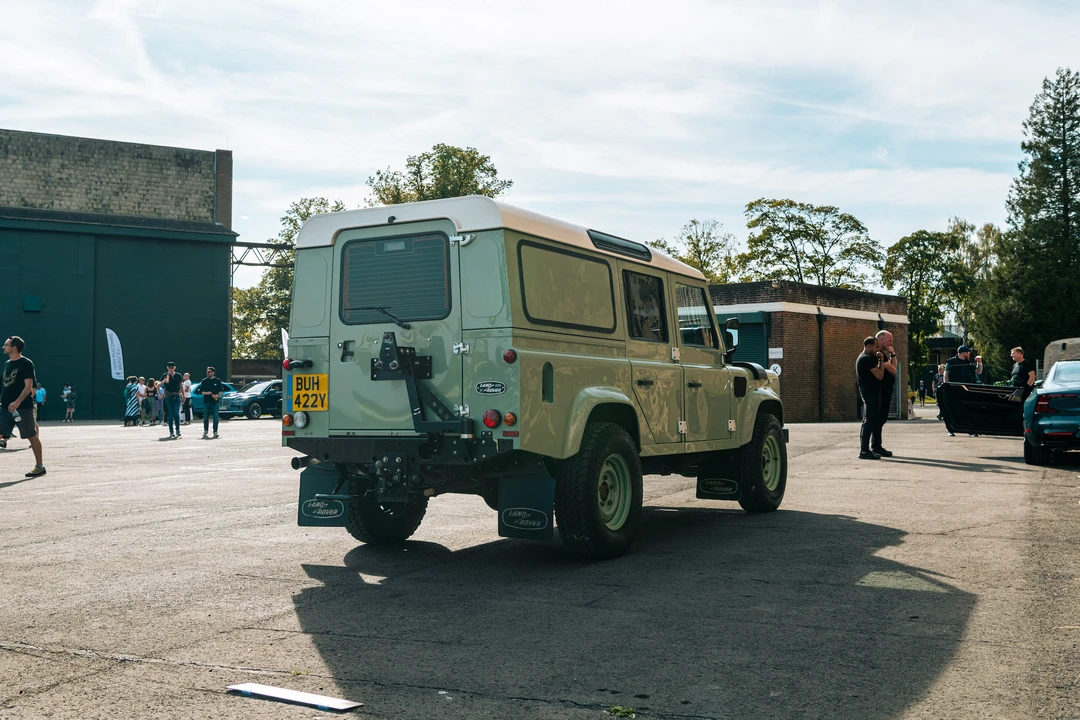 2016 Land Rover Defender 110 - Image 8 of 31