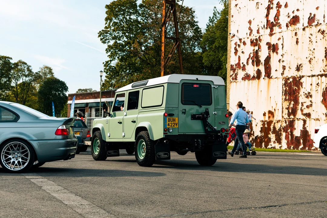 2016 Land Rover Defender 110 - Image 14 of 31