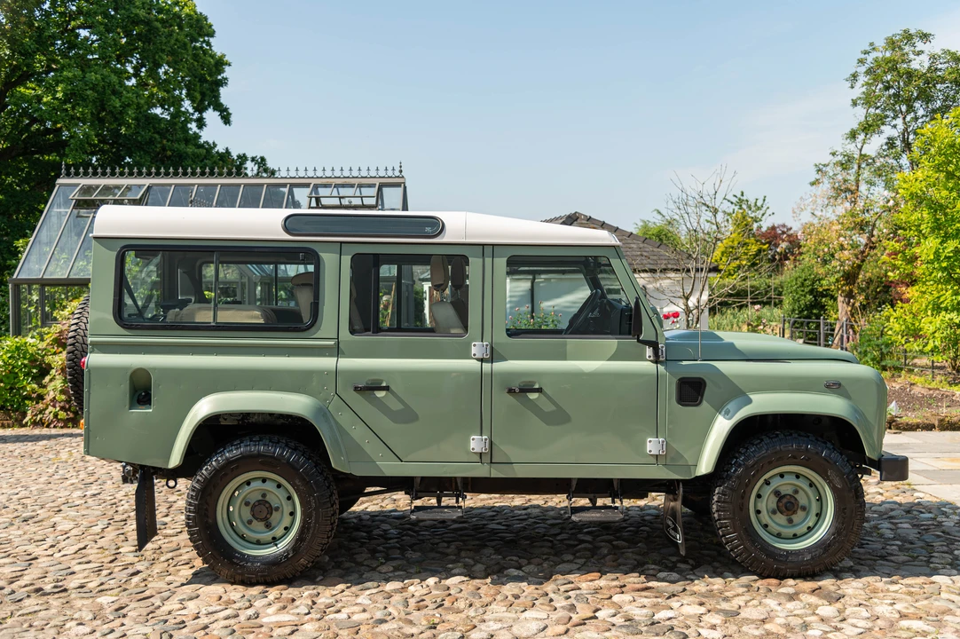 2016 Land Rover Defender 110 - Image 4 of 31