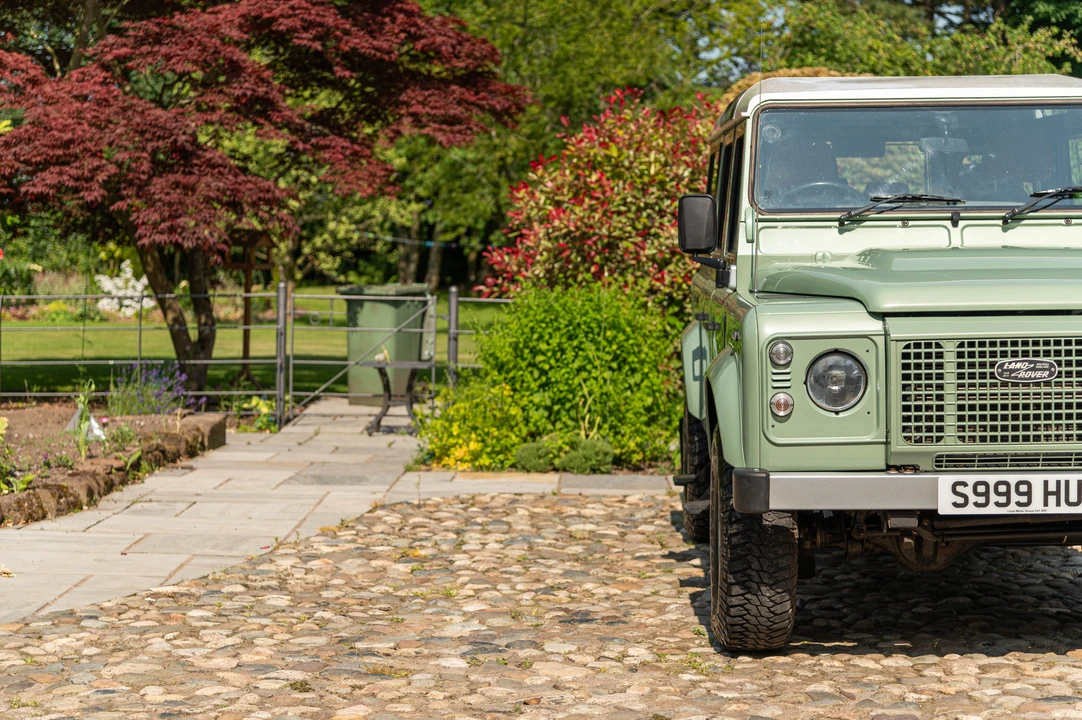 2016 Land Rover Defender 110 - Image 11 of 31