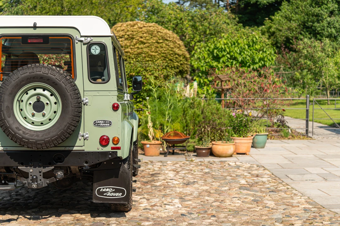 2016 Land Rover Defender 110 - Image 12 of 31