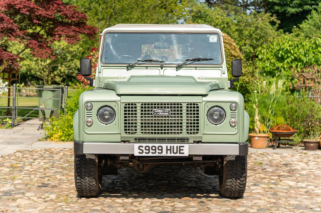 2016 Land Rover Defender 110 - Image 2 of 31