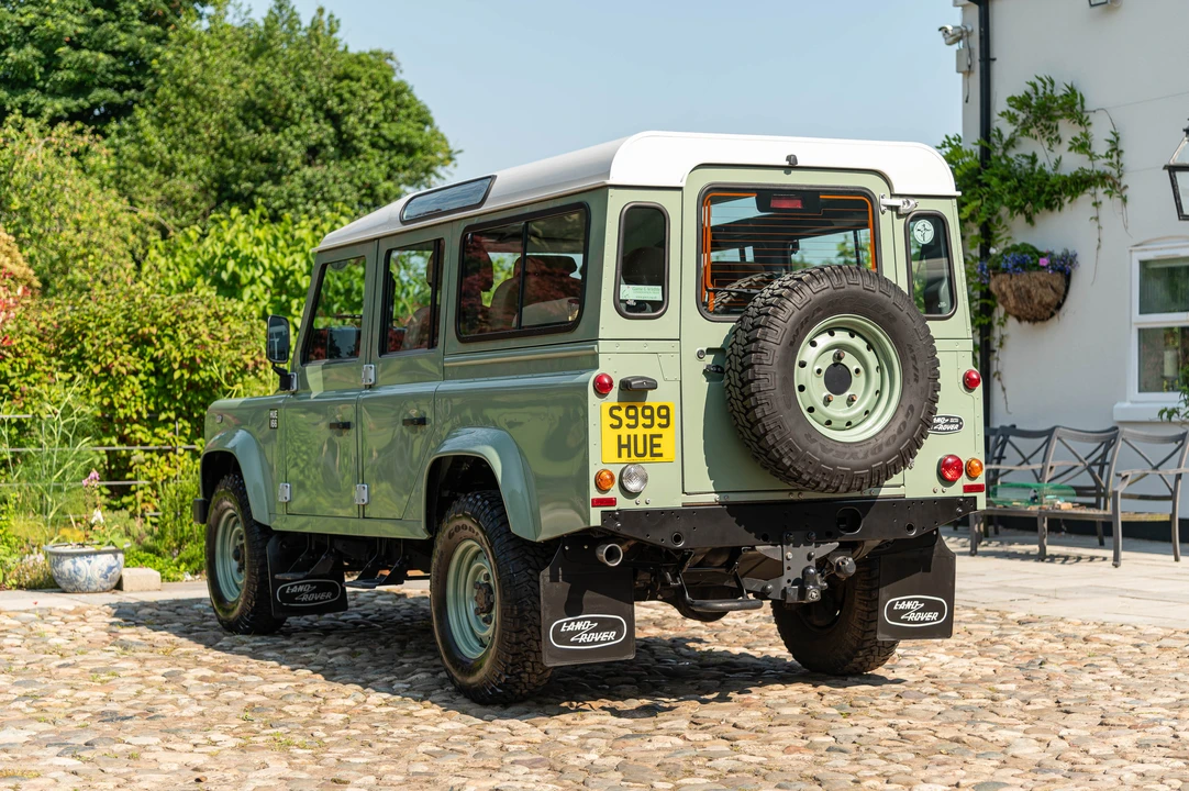 2016 Land Rover Defender 110 - Image 7 of 31