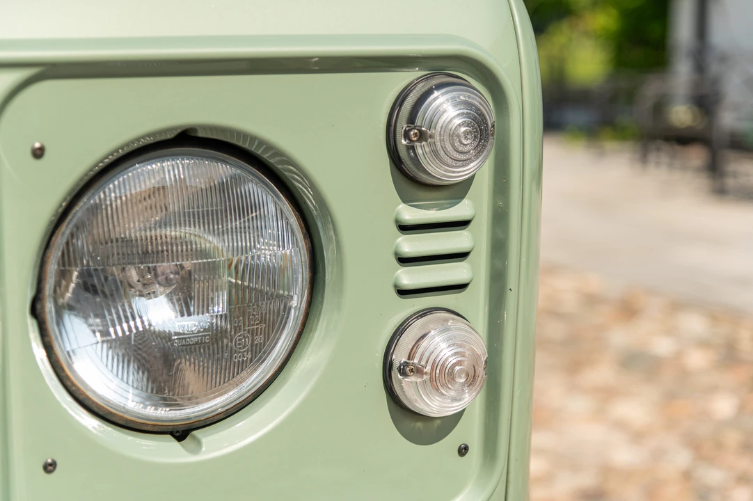 2016 Land Rover Defender 110 - Image 13 of 31