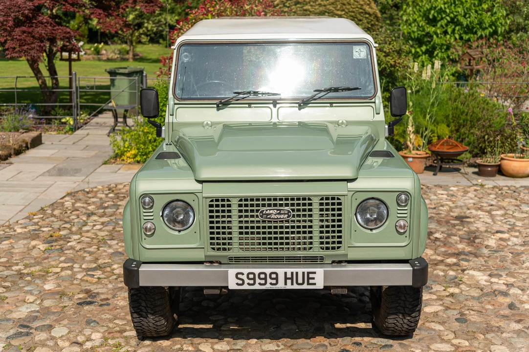 2016 Land Rover Defender 110 - Image 10 of 31