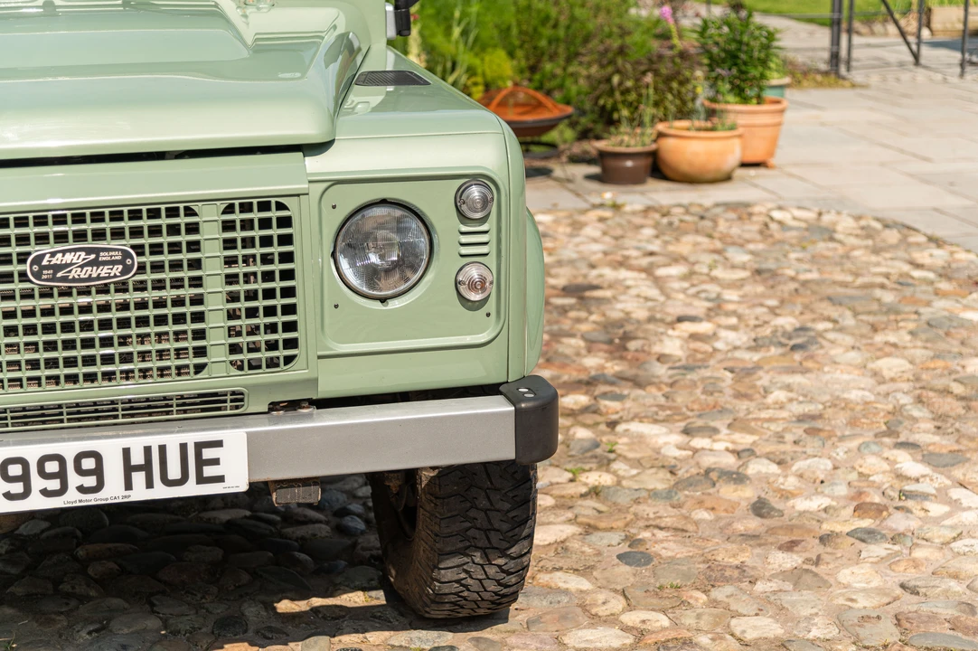 2016 Land Rover Defender 110 - Image 19 of 31