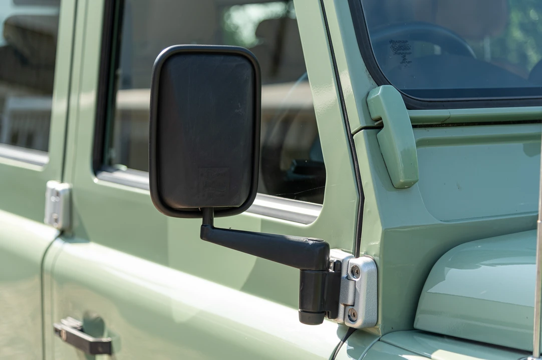 2016 Land Rover Defender 110 - Image 29 of 31