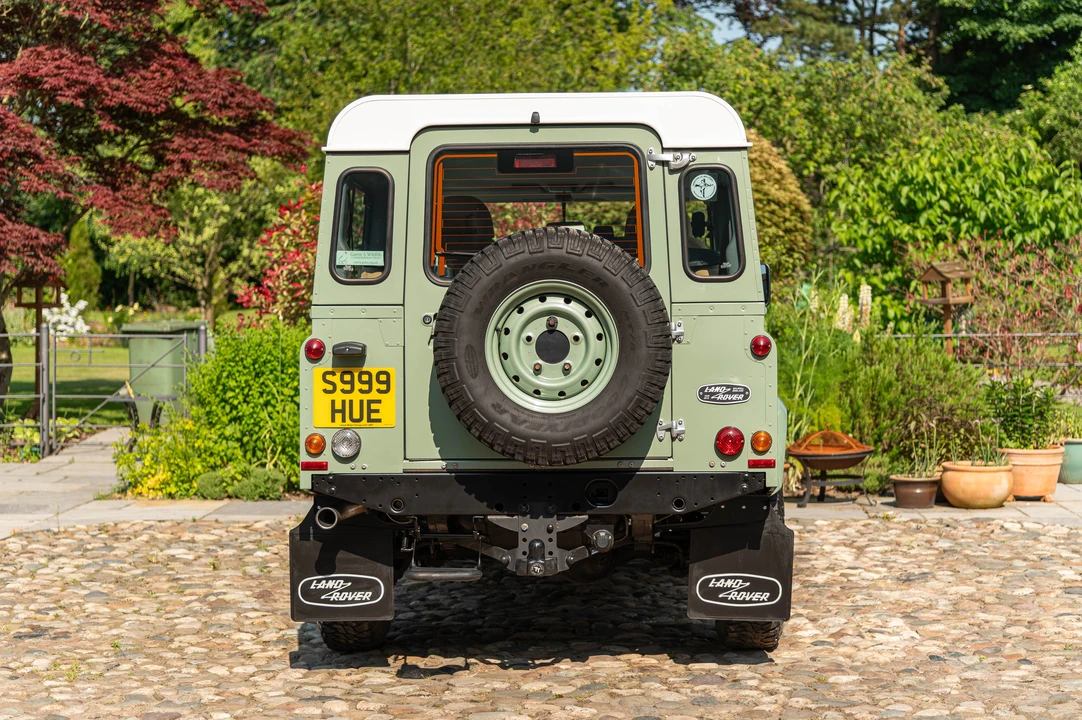 2016 Land Rover Defender 110 - Image 6 of 31