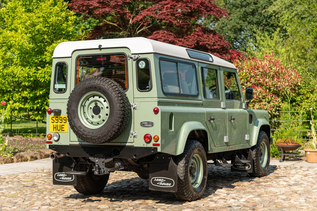 2016 Land Rover Defender 110 - Image 5 of 31