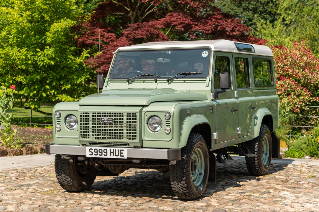 2016 Land Rover Defender 110 - Image 9 of 31