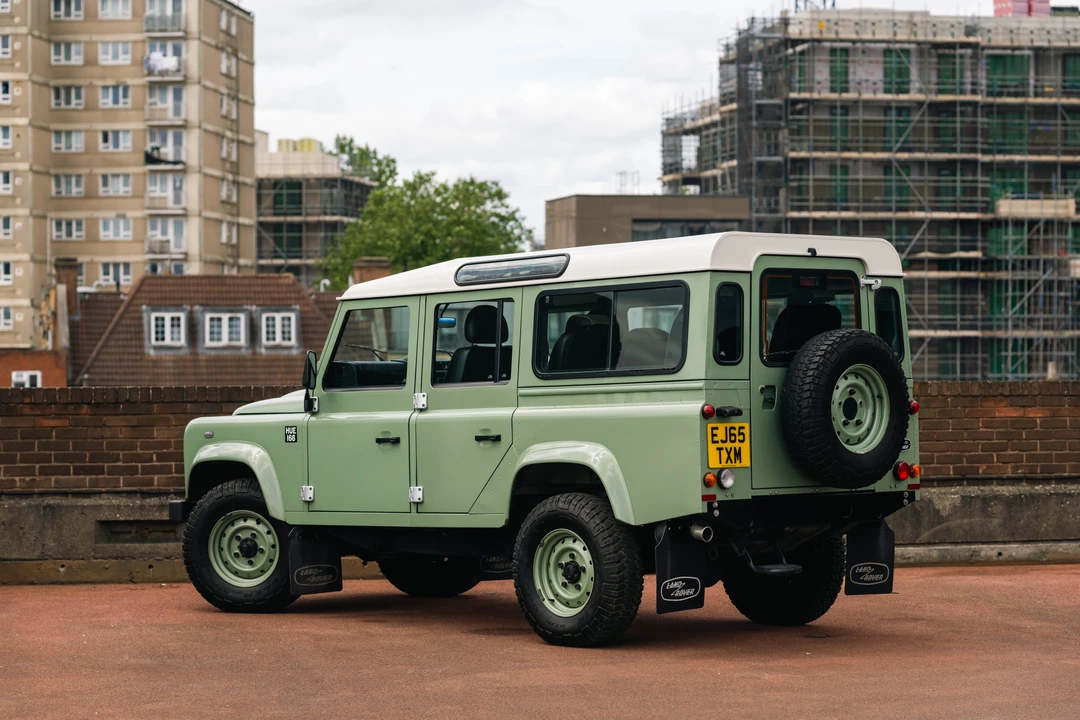 2015 Land Rover Defender 110 - Image 12 of 31