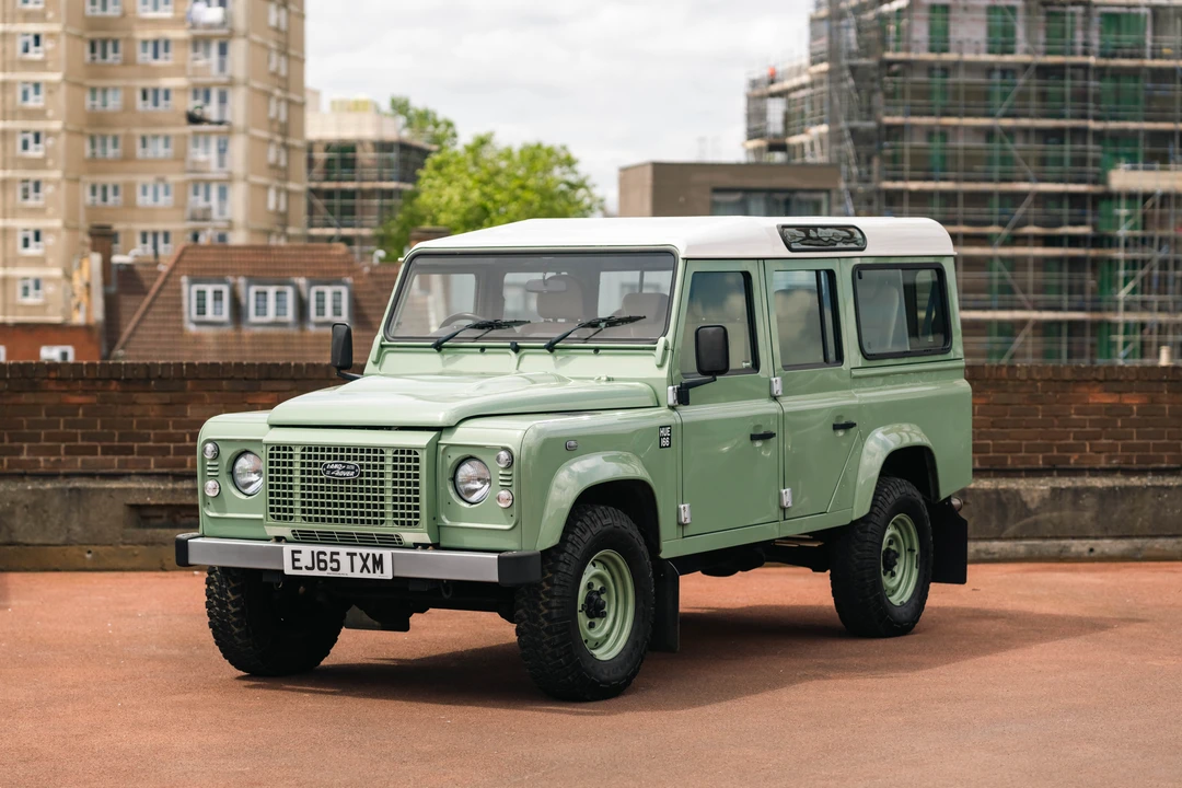 2015 Land Rover Defender 110 - Image 3 of 31