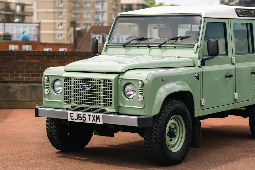 2015 Land Rover Defender 110 - Image 17 of 31