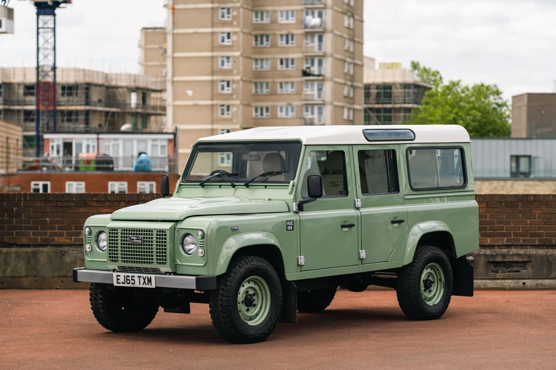 2015 Land Rover Defender 110 - Image 15 of 31