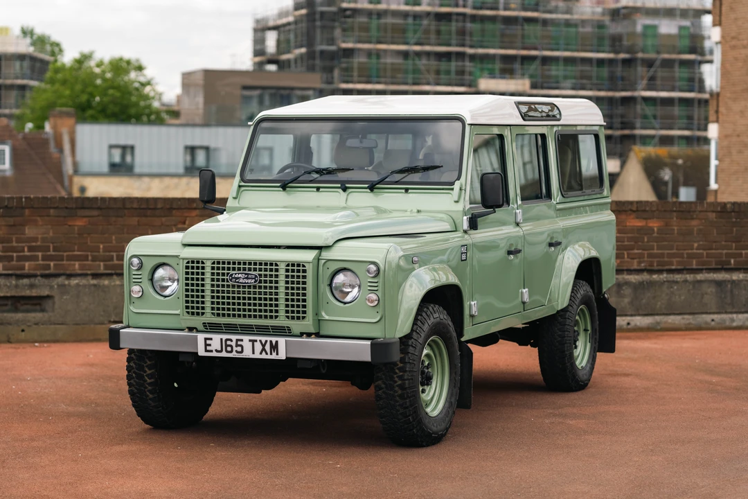 2015 Land Rover Defender 110 - Image 11 of 31