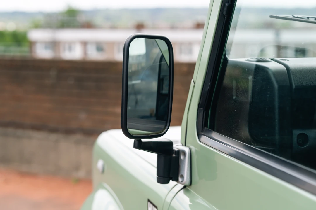 2015 Land Rover Defender 110 - Image 19 of 31