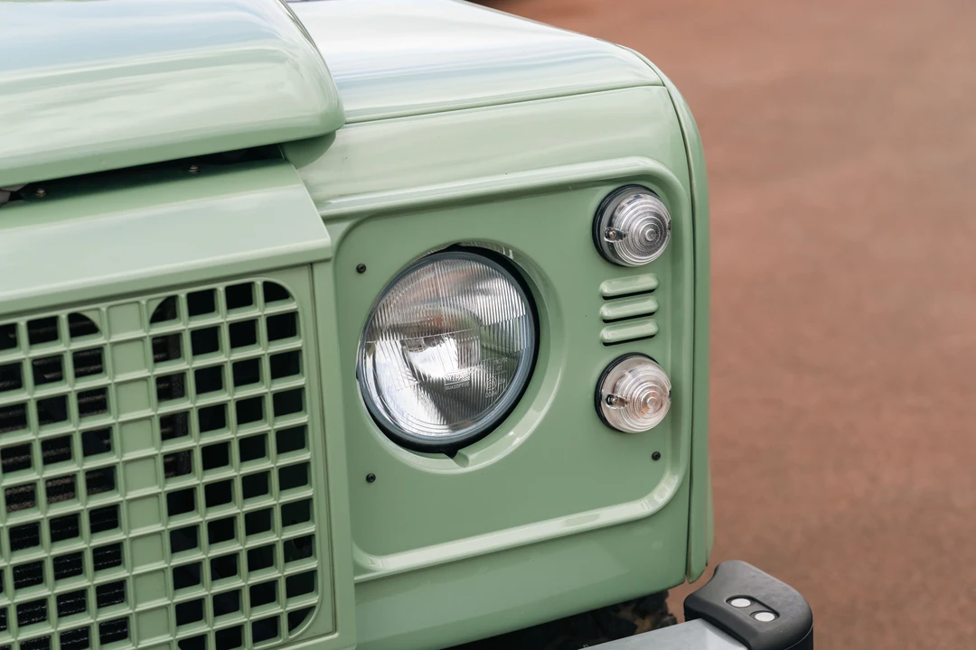2015 Land Rover Defender 110 - Image 23 of 31