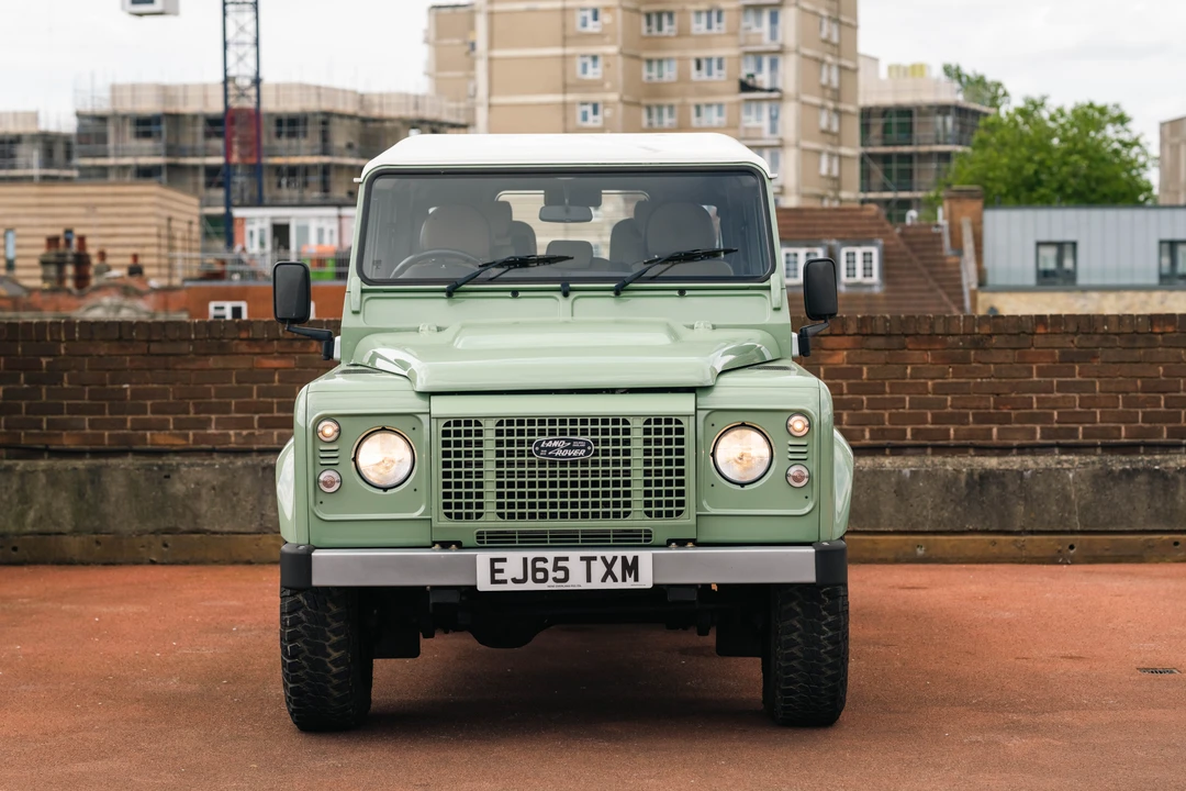 2015 Land Rover Defender 110 - Image 10 of 31