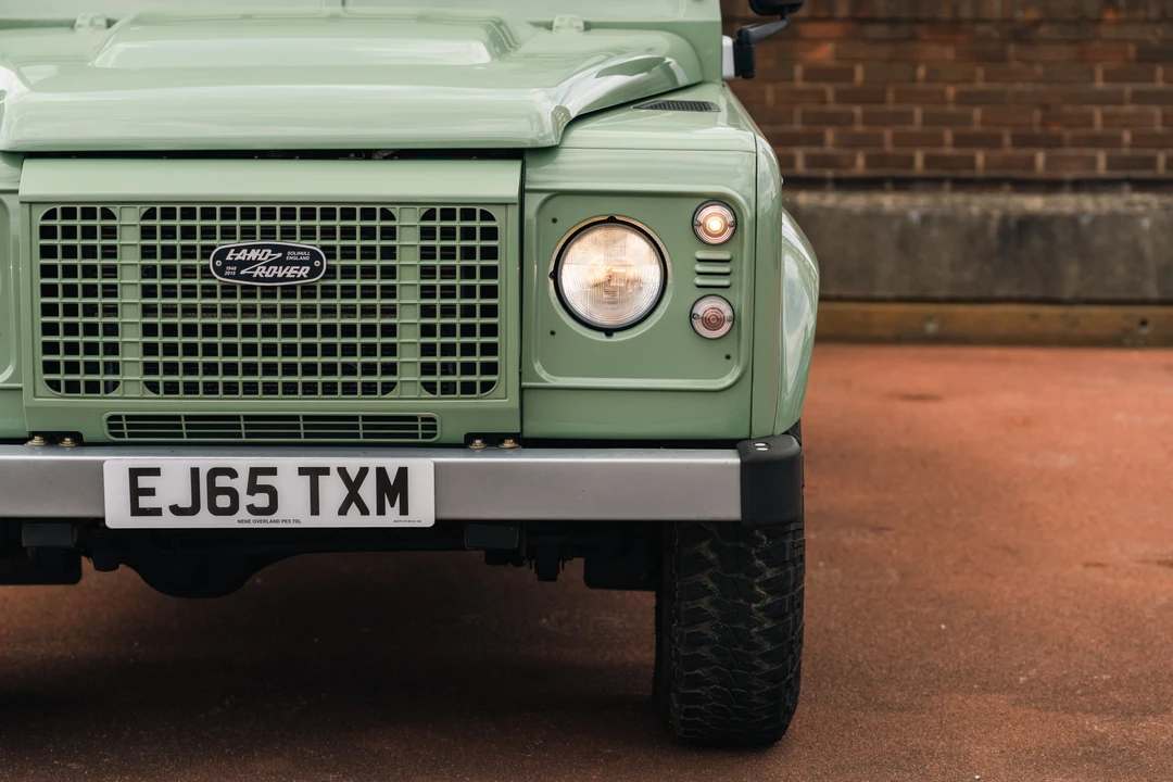 2015 Land Rover Defender 110 - Image 25 of 31