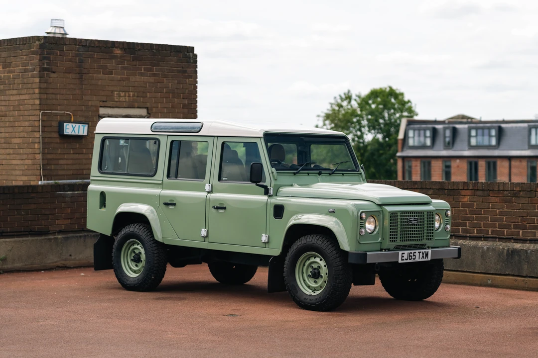 2015 Land Rover Defender 110 - Image 9 of 31
