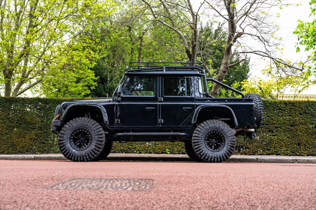 2016 Land Rover Defender 110 - Image 4 of 31