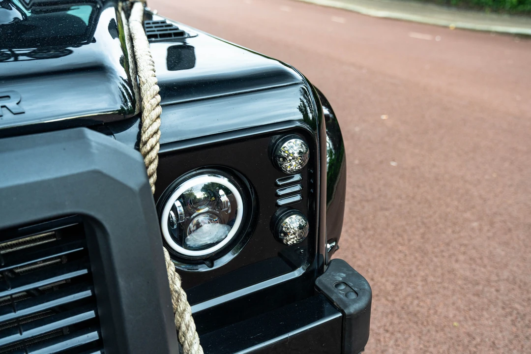 2016 Land Rover Defender 110 - Image 28 of 31